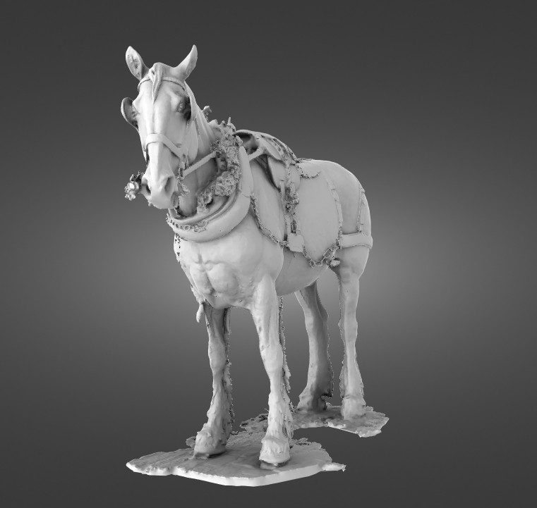 Using the original Creality Otter to 3D scan the bronze working horse monument outdoors.