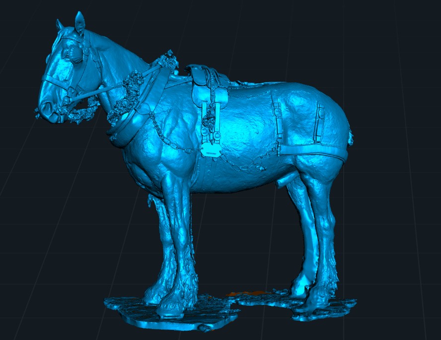 Using the original Creality Otter to 3D scan the bronze working horse monument outdoors.