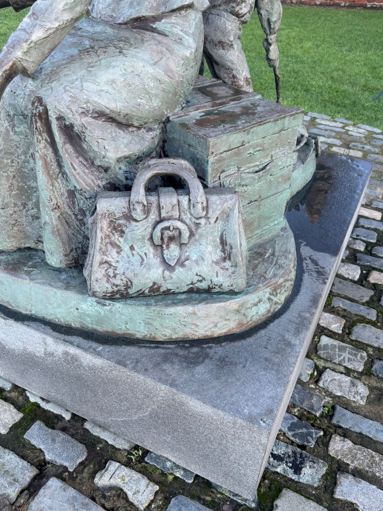 Using the original Creality Otter to 3D scan The Crossing monument outdoors in Liverpool.