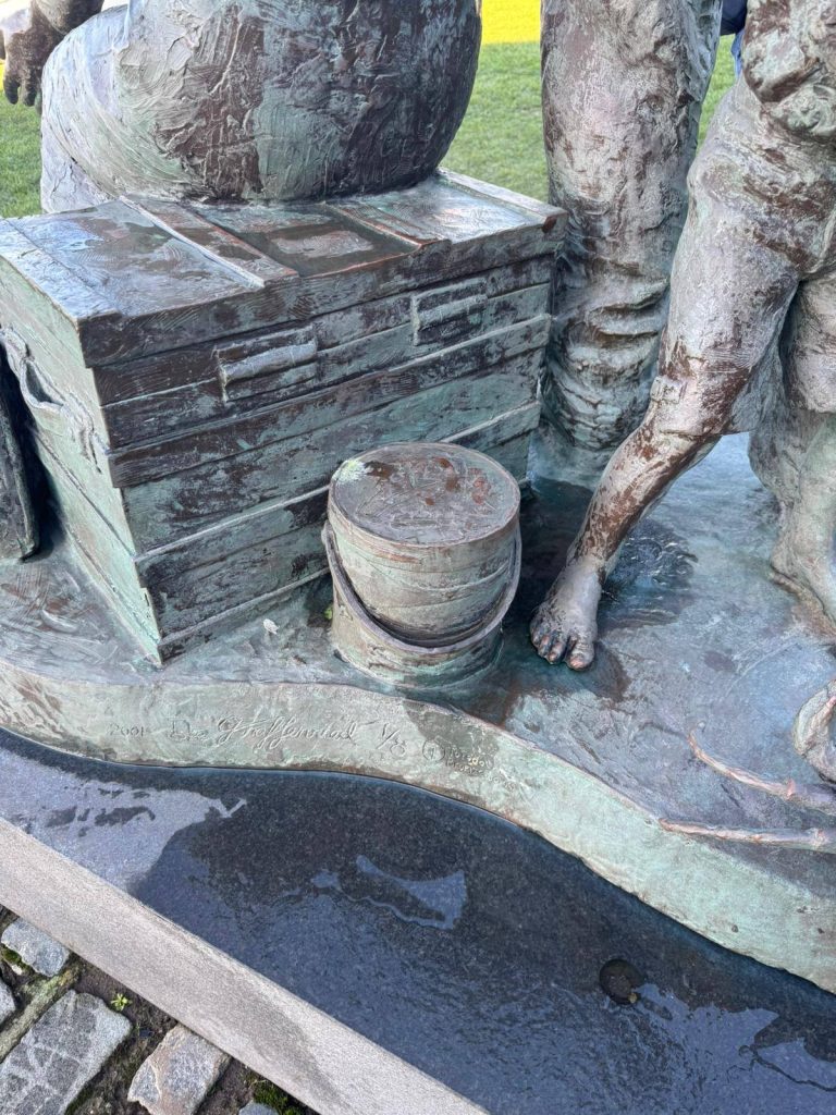 Using the original Creality Otter to 3D scan The Crossing monument outdoors in Liverpool.