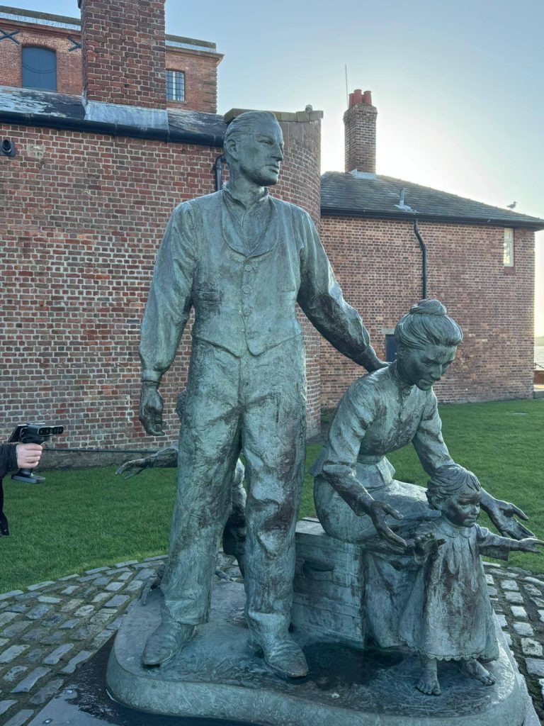 Using the original Creality Otter to 3D scan The Crossing monument outdoors in Liverpool.