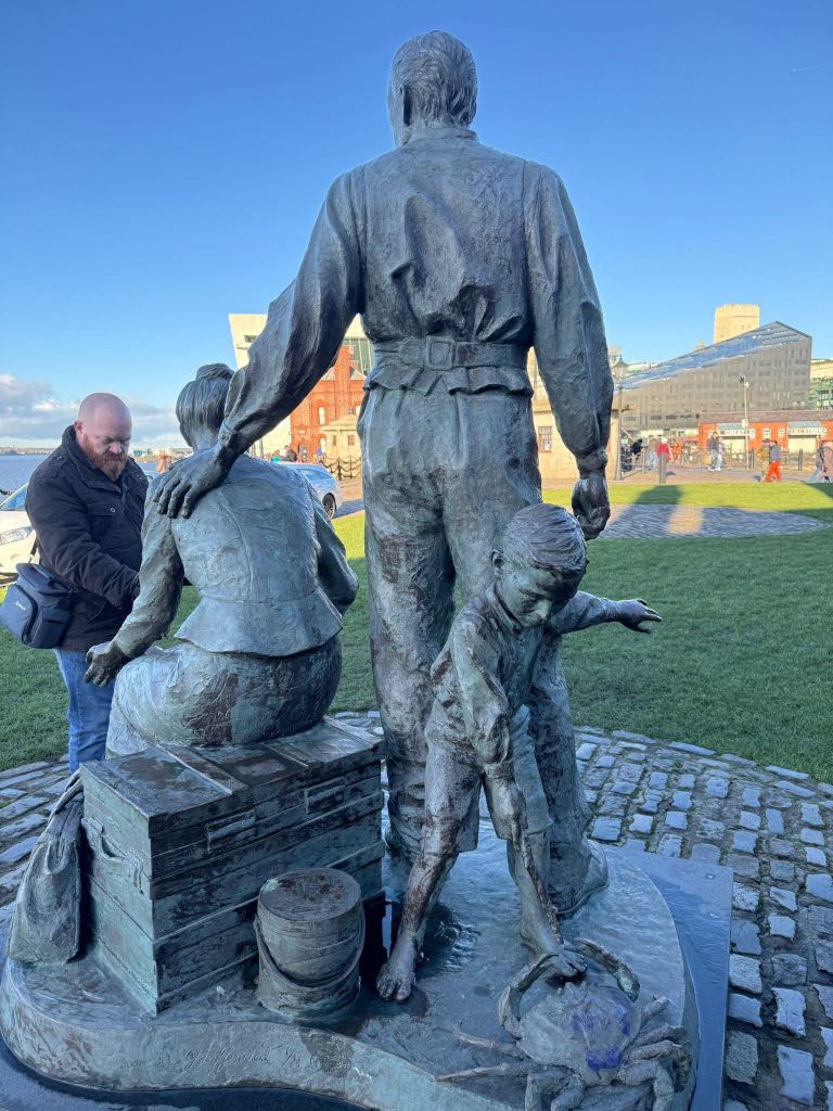 Using the original Creality Otter to 3D scan The Crossing monument outdoors in Liverpool.