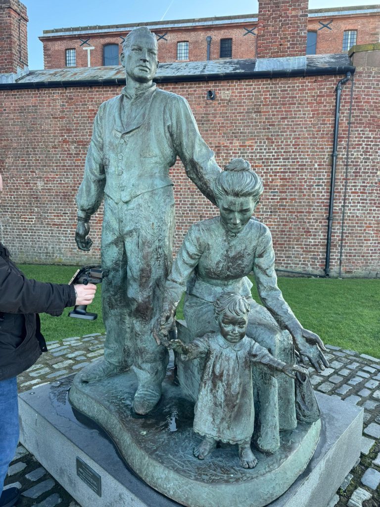 Using the original Creality Otter to 3D scan The Crossing monument outdoors in Liverpool.