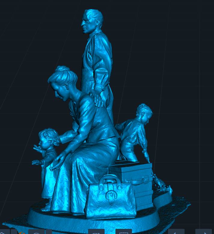 Using the original Creality Otter to 3D scan The Crossing monument outdoors in Liverpool.