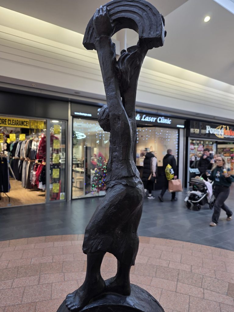 Using the original Creality Otter to 3D scan the Warrington peace monument indoors.