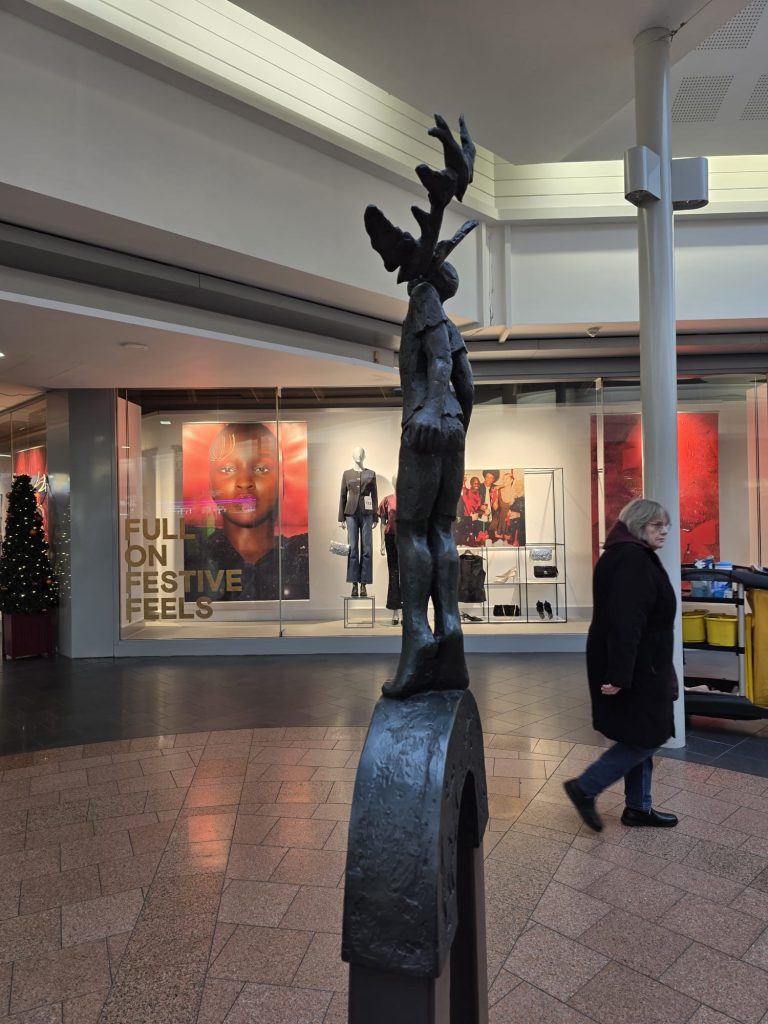 Using the original Creality Otter to 3D scan the Warrington peace monument indoors.