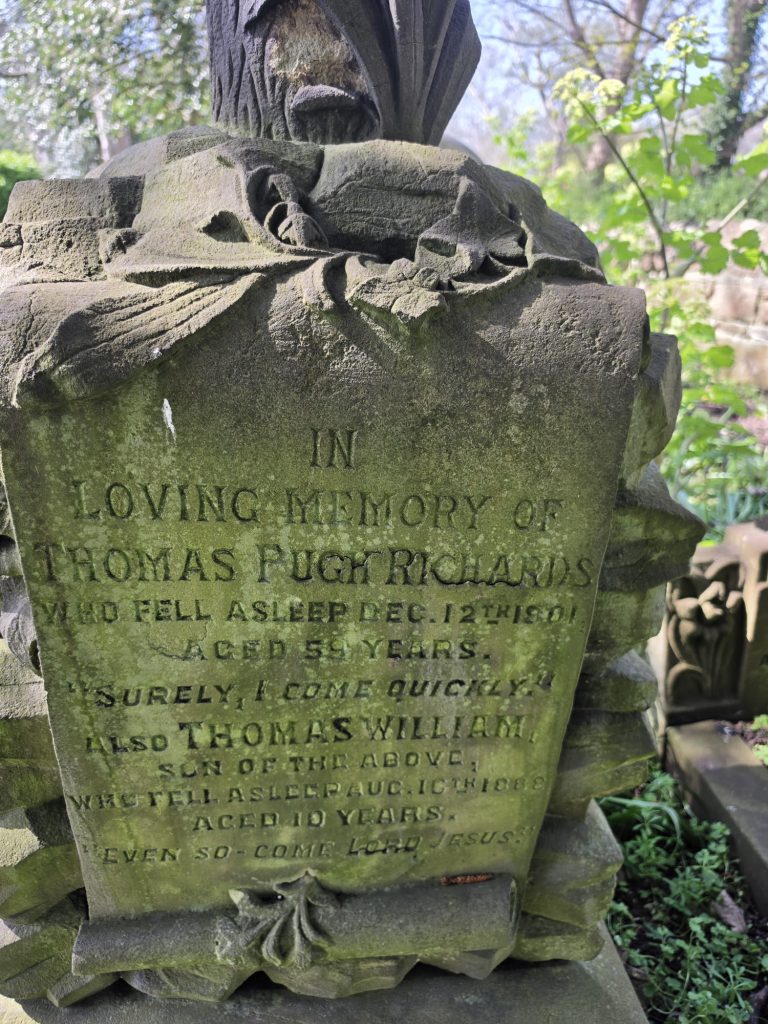 Using the Creality Otter Lite to 3D scan the Victorian tree stump gravestone outdoors.