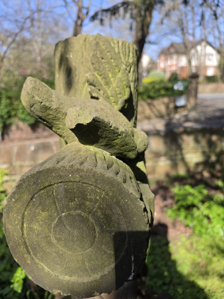 Using the Creality Otter Lite to 3D scan the Victorian tree stump gravestone outdoors.