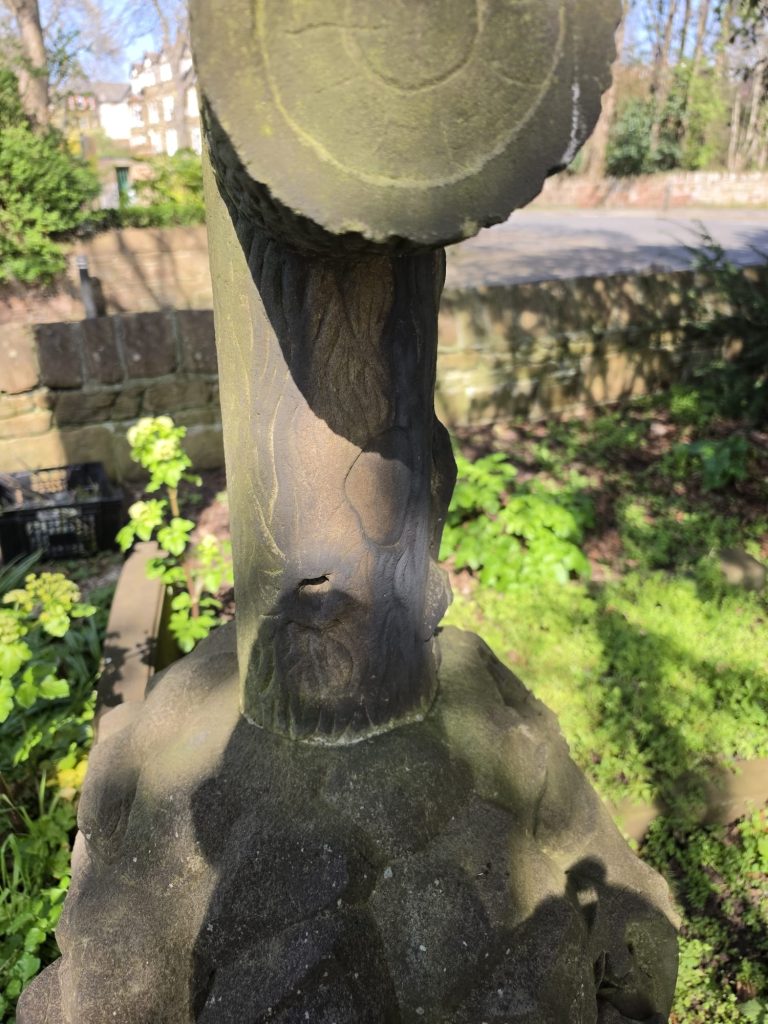 Using the Creality Otter Lite to 3D scan the Victorian tree stump gravestone outdoors.