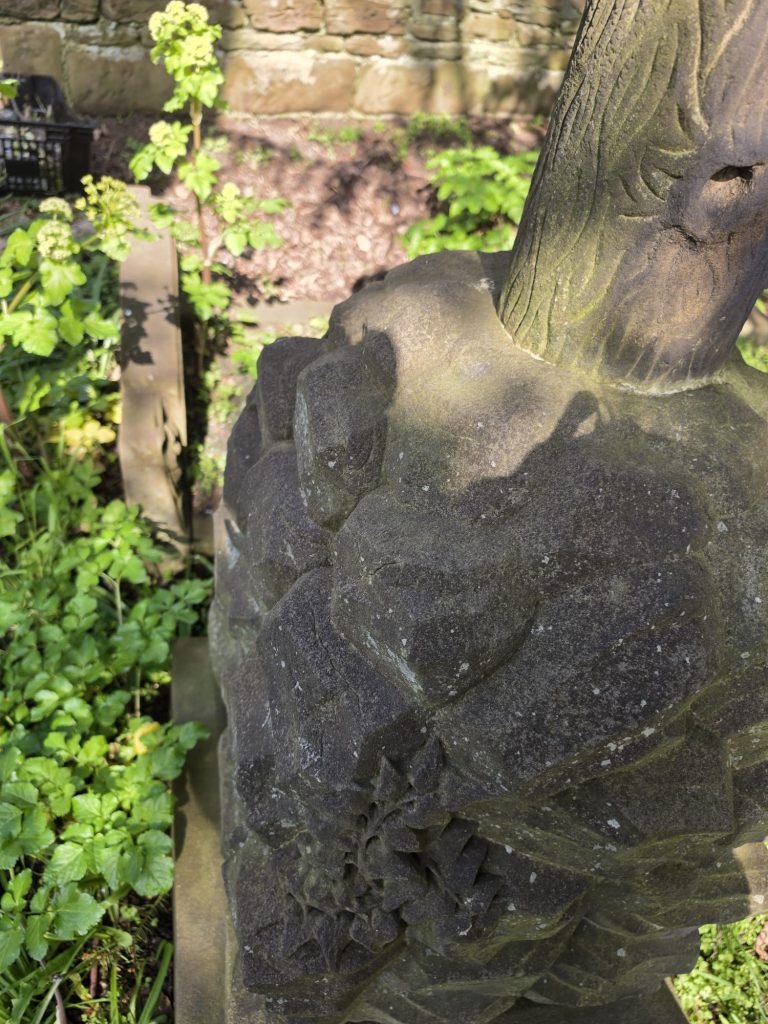 Using the Creality Otter Lite to 3D scan the Victorian tree stump gravestone outdoors.