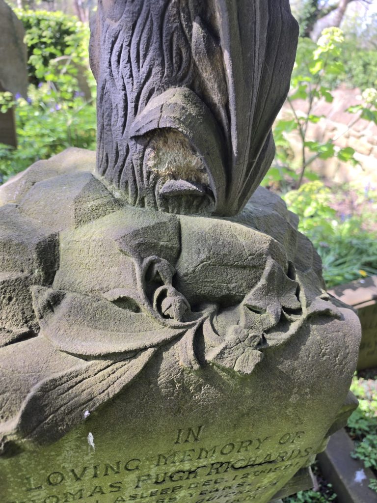 Using the Creality Otter Lite to 3D scan the Victorian tree stump gravestone outdoors.