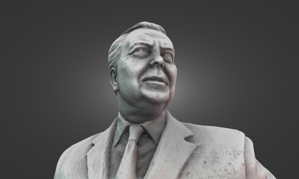 Using the Creality Otter Lite to 3D scan the bronze Harold Wilson monument outdoors.